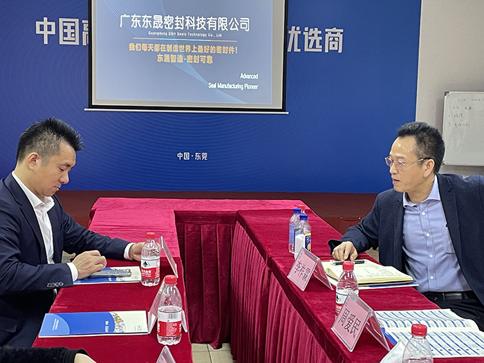 1對(duì)話東晟密封：?jiǎn)稳逝Ｉ膛c李主任共議現(xiàn)場(chǎng)