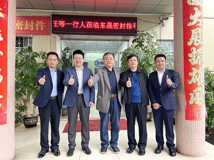 1對(duì)話東晟密封：?jiǎn)稳逝Ｉ膛c李主任共議現(xiàn)場(chǎng)